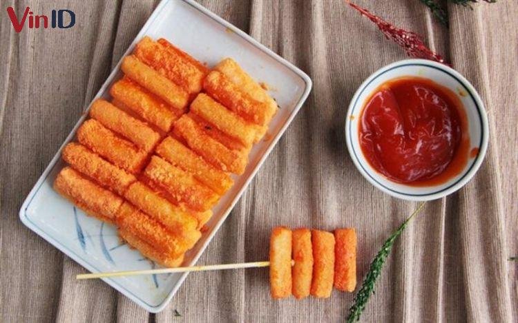 Món bánh gạo lắc phô mai chắc chắn sẽ “hớp hồn” các bạn mê ăn vặt