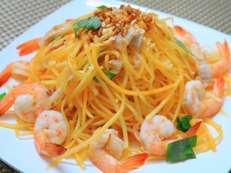 Hoàn thành món nộm đu đủ  xanh cà rốt hương vị độc đáo hấp dẫn người dùng