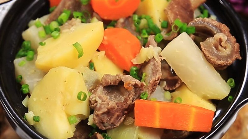 món bò hầm khoai tây cà rốt