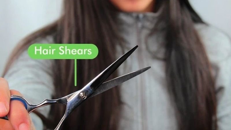 Tỉa tóc mái thường xuyên giúp mượt tóc Tỉa tóc mái thường xuyên giúp mượt tóc