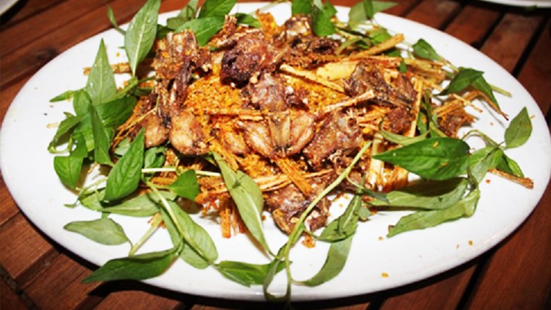 Chuột xào sả ớt