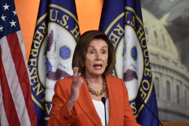 Chủ tịch Hạ viện Nancy Pelosi phát biểu tại cuộc họp báo hôm 31/10 ở Washington.