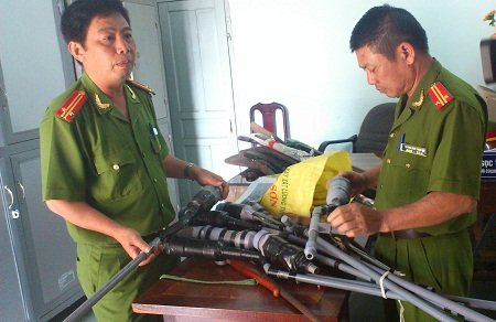 Hàng loạt súng hơi cồn bị cơ quan công an thu giữ.