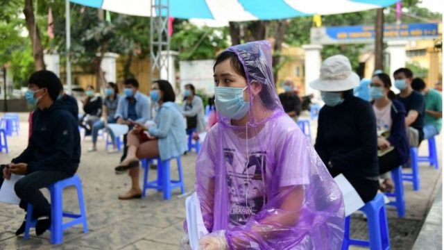 Người dân xét nghiệm Covid-19 tại Hà Nội