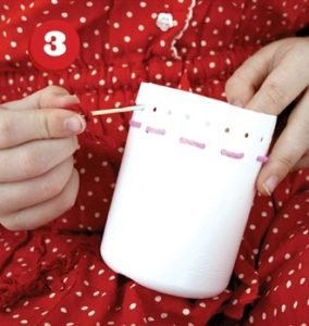 cách làm hộp đựng bút bằng chai nhựa và len 3