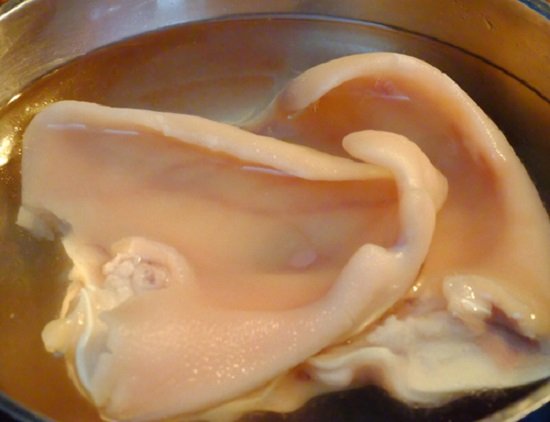 Cách làm nem tai trộn thính