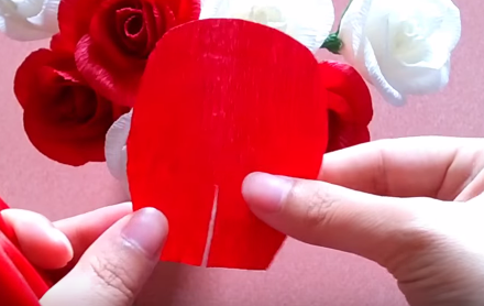 3 cách làm bông hồng bằng giấy nhún