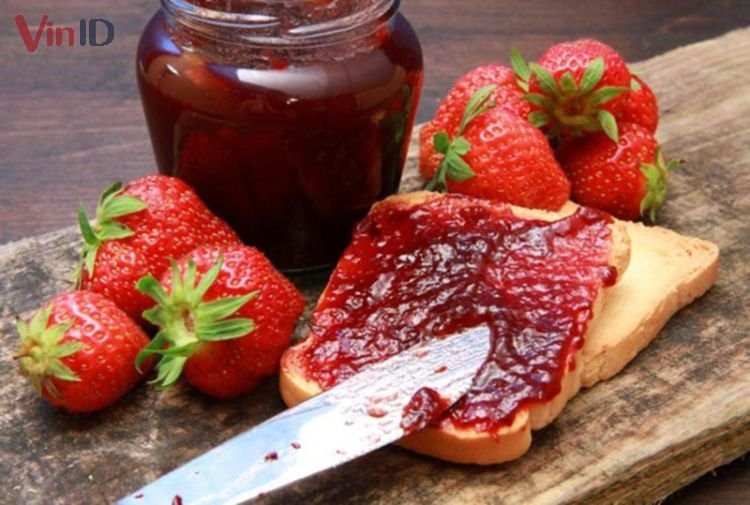 Bánh mì lạt phết mứt dâu Bánh mì lạt phết mứt dâu
