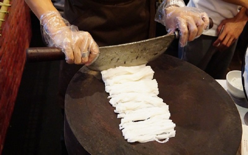 Cắt bánh phở