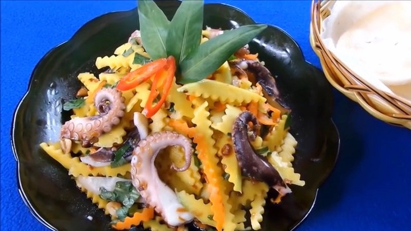 Gỏi bạch tuộc trộn xoài Gỏi bạch tuộc trộn xoài
