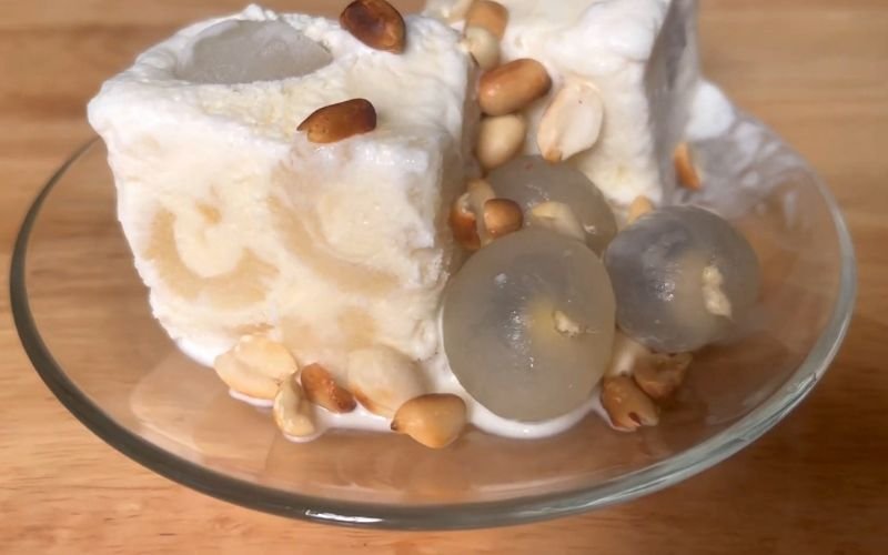 Kem nhãn ăn vào mát lạnh, mềm tan 