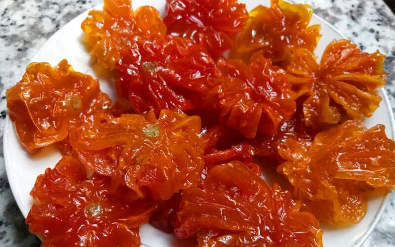 Mứt cà chua có màu đỏ Mứt cà chua có màu đỏ
