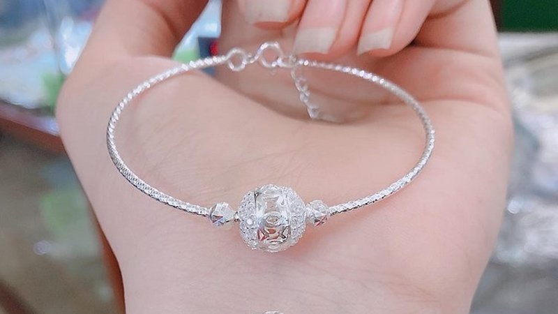 Tháo trang sức khi cần