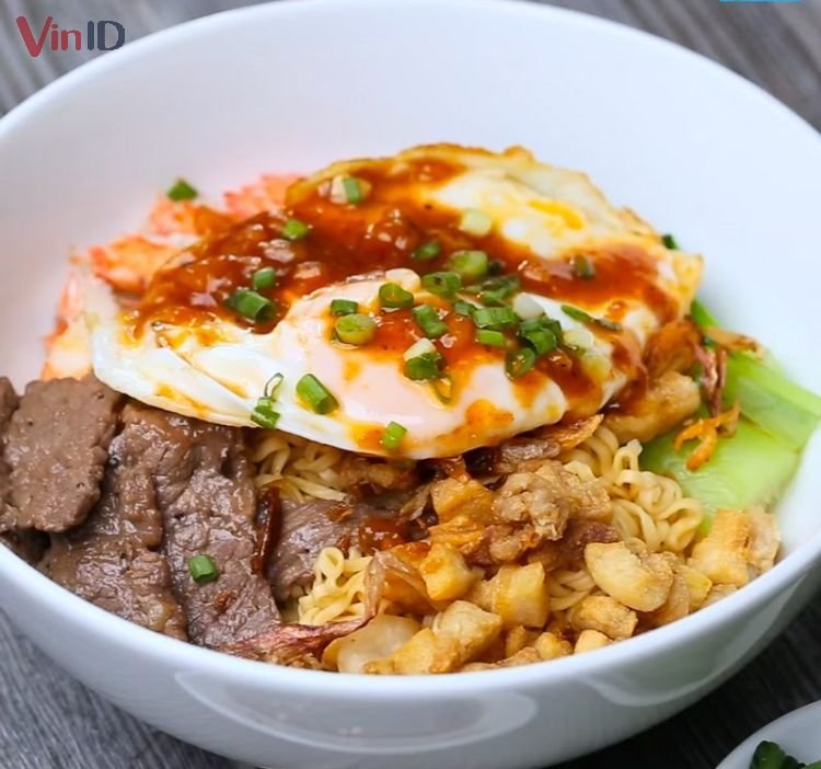 Mì trộn tóp mỡ