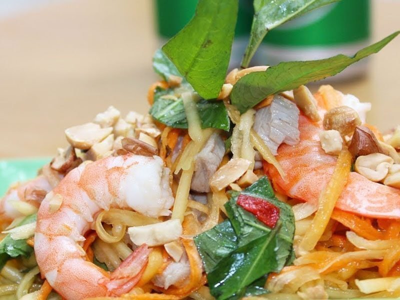Các bước trộn nộm đu đủ xanh tai heo