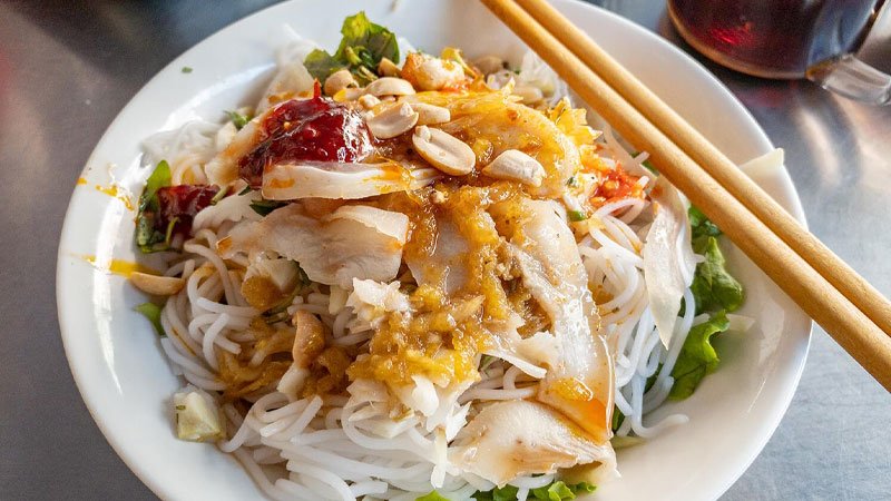 Bún mắm nêm thịt luộc