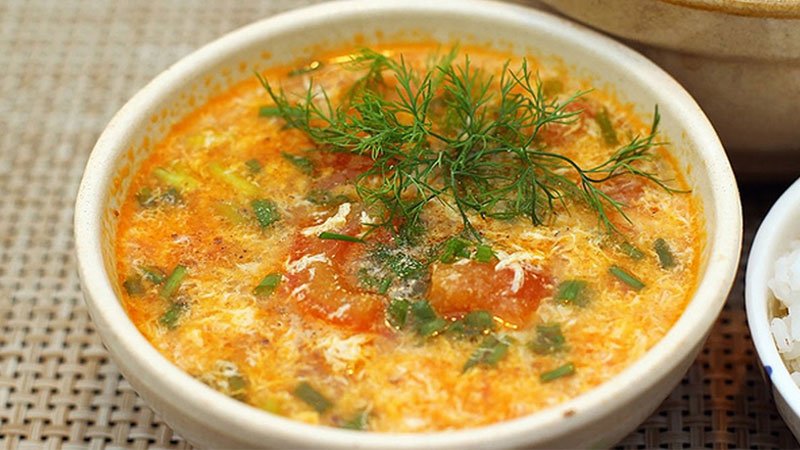 Nấu canh cà chua với trứng Nấu canh cà chua với trứng
