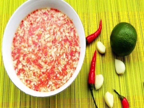 Hãy pha nước chấm và khéo léo gia giảm nhé