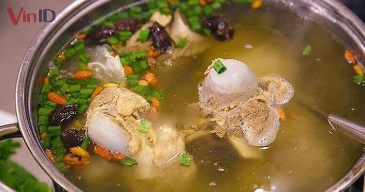Hầm xương heo làm nước dùng đậm đà Hầm xương heo làm nước dùng đậm đà