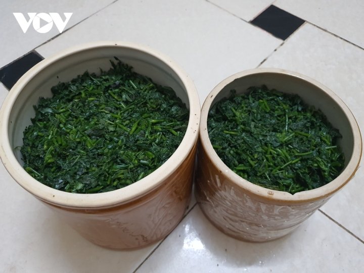 Rau sắn muối chua, món ăn lạ miệng của người Dao đỏ - 3
