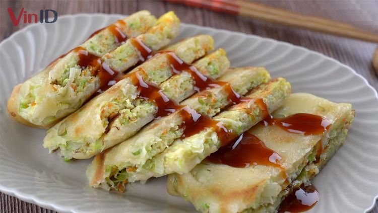 Bánh trứng chiên hành cuộn bắp cải. Bánh trứng chiên hành cuộn bắp cải.