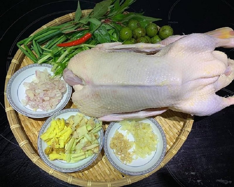 Chuẩn bị nguyên liệu nấu vịt om dứa Chuẩn bị nguyên liệu nấu vịt om dứa