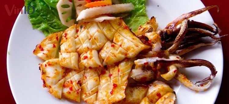 Mực chiên bơ tỏi nguyên con