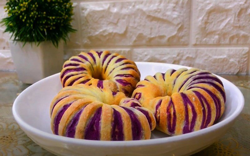Bánh mì khoai lang tím bằng nồi chiên không dầu