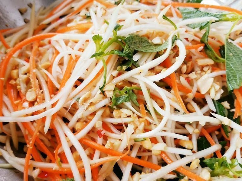 Làm thế nào để có được một món nộm đu đủ xanh tai heo thơm ngon đãi khách