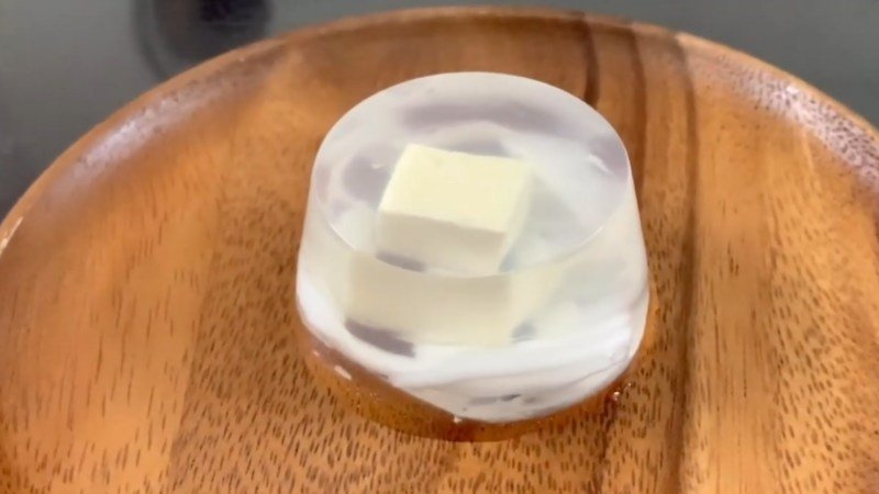 Rau câu dừa nhân bánh flan