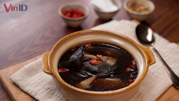 Gà ác hầm thuốc bắc