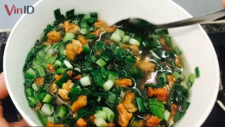 Làm mỡ hành để thực hiện món sò điệp nướng Làm mỡ hành để thực hiện món sò điệp nướng