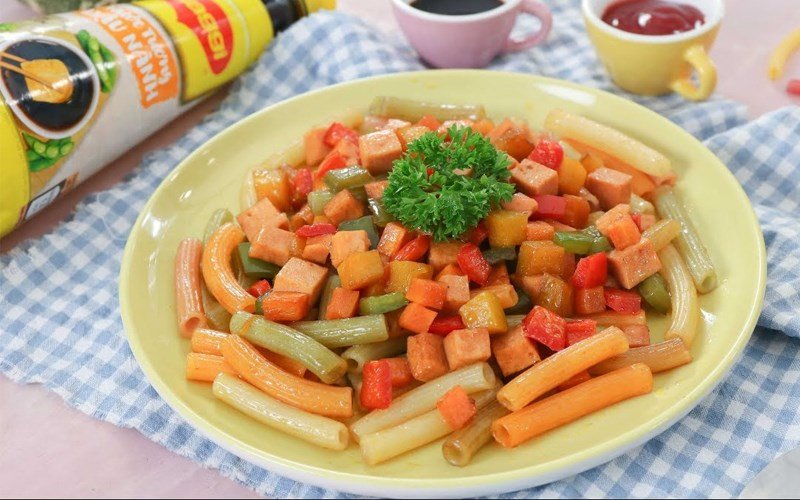 món nui xào thập cẩm