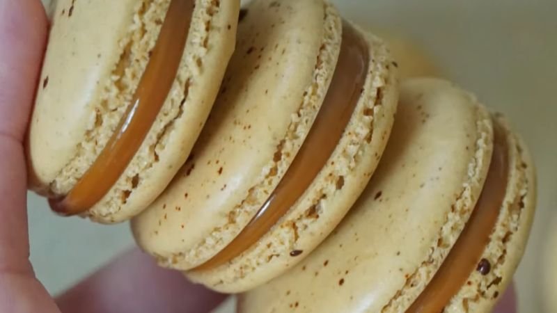 Bánh macaron bằng bột mì nhân cà phê thơm ngon hấp dẫn
