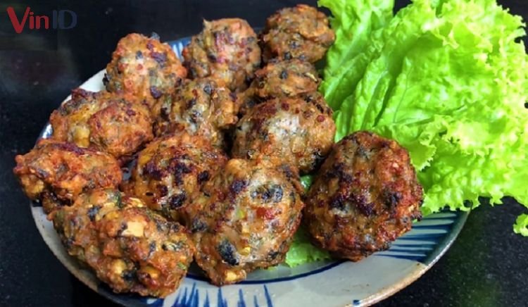 Chả ốc tía tô chiên xong vàng bắt mắt, thơm nức mũi