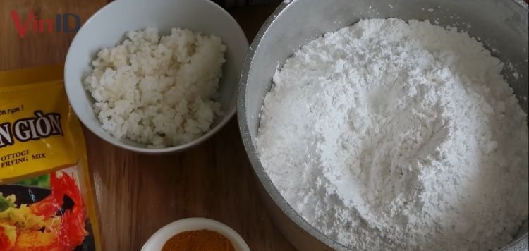 Nguyên liệu chính làm phần bột bánh khọt miền Tây