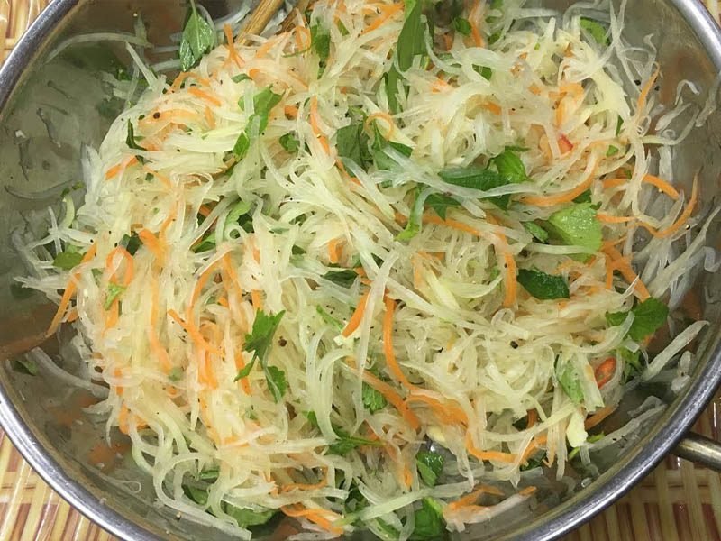Các bước thực hiện nộm đu đủ xanh cà rốt 