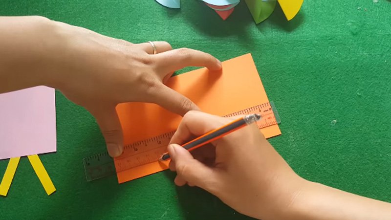 Cắt tiếp một hình chữ nhật có chiều dài 17.5 x 10cm