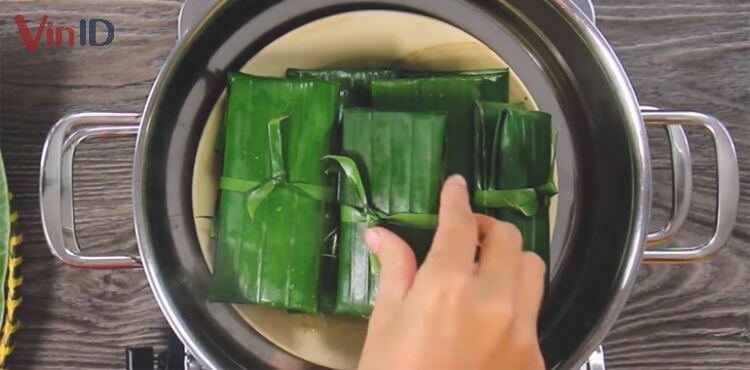 Công đoạn hấp bánh nậm tôm thịt chín Công đoạn hấp bánh nậm tôm thịt chín