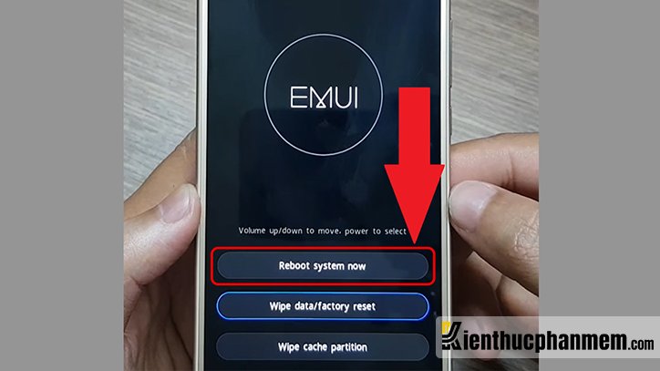 Cách làm màn hình điện thoại trở lại bình thường đối với máy Huawei là chọn Wipe data/factory reset