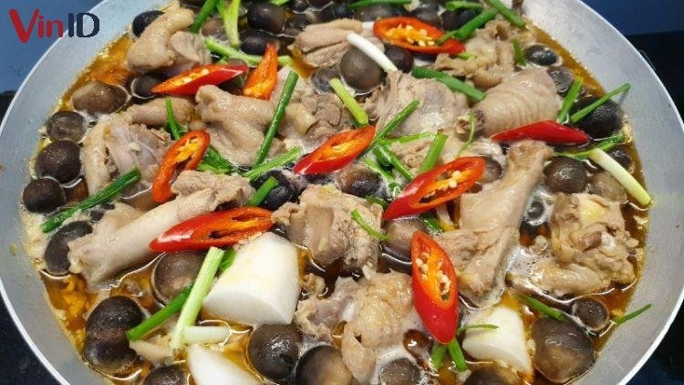 Món gà om nấm rơm cực cuốn cơm
