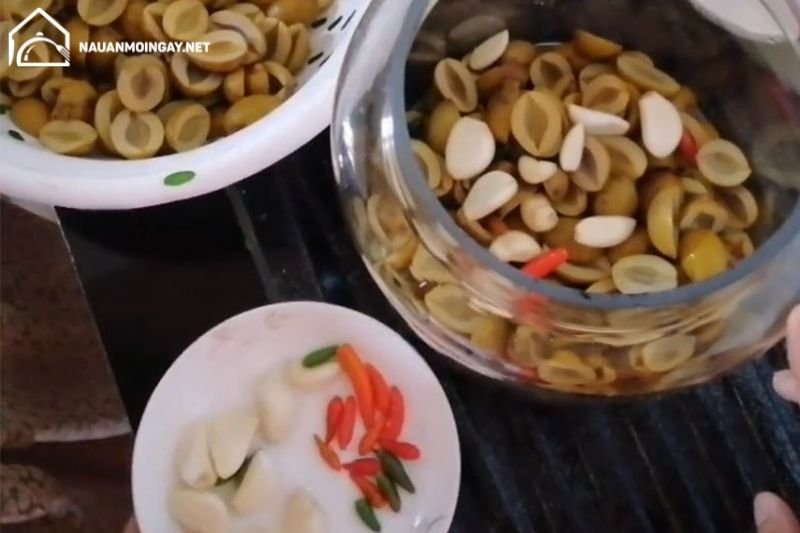Cách ngâm quả trám