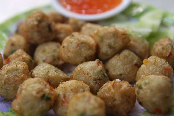 Cách làm tương đen ăn cá viên chiên