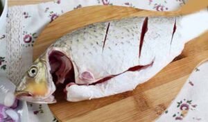 Nấu cá chép om dưa ngon