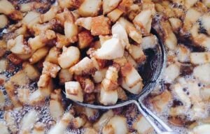 Nấu cá chép om dưa ngon