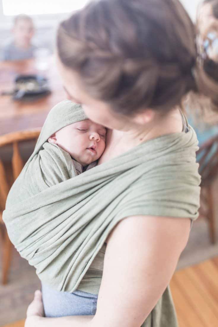 địu bé bằng khăn vải tự may