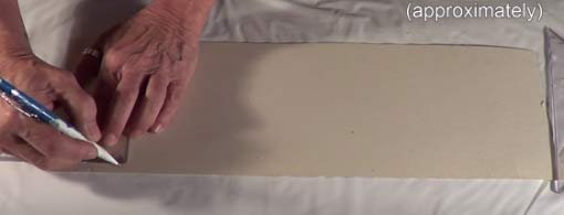 Đánh dấu vào các vị trí trên tờ bìa carton