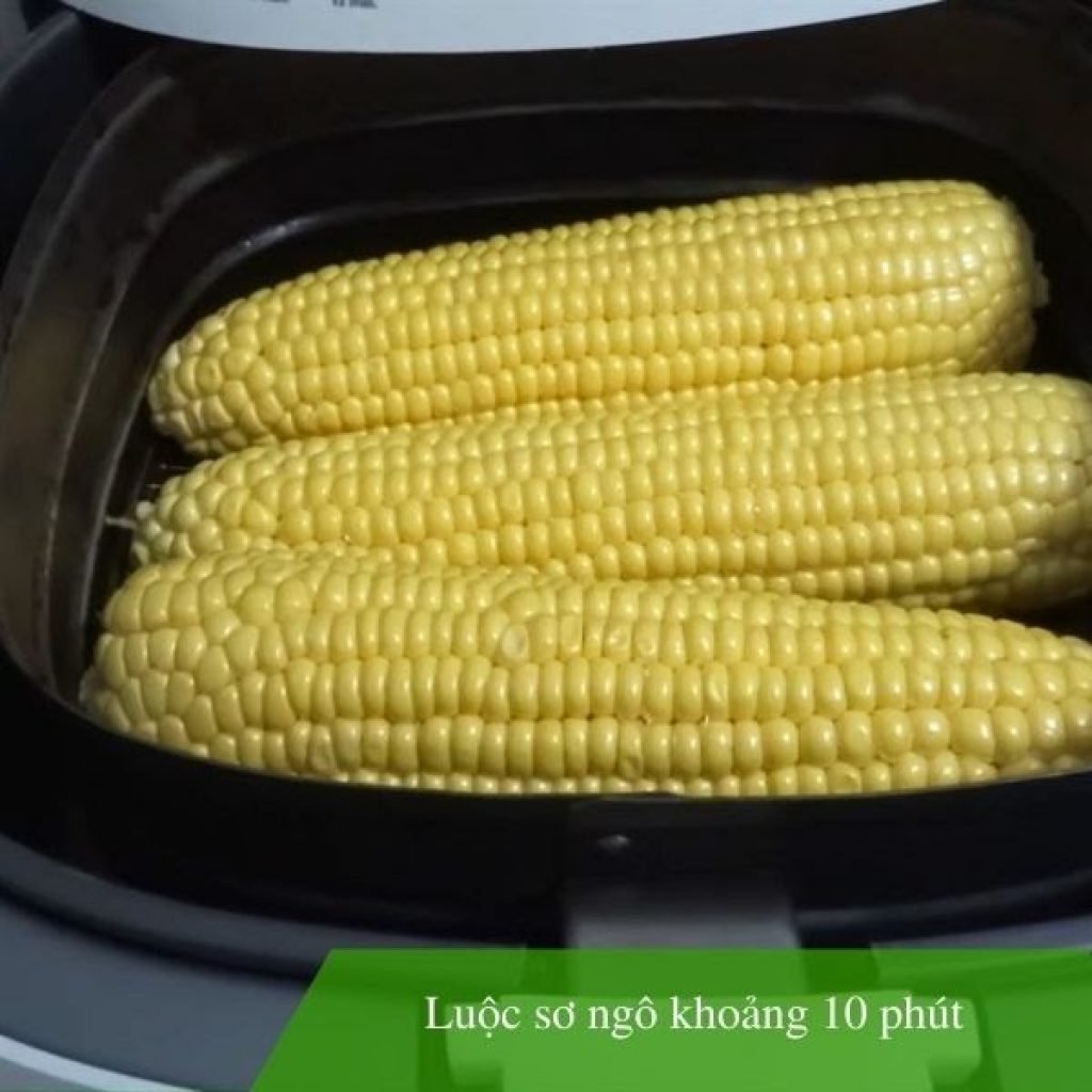 Luộc sơ qua ngô