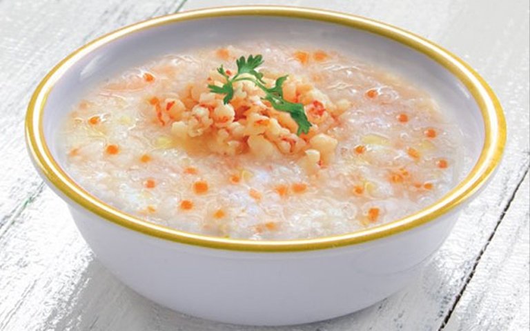 Nấu cháo yến mạch nguyên hạt với tôm tươi
