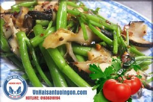 Ốc giác xào rau muống